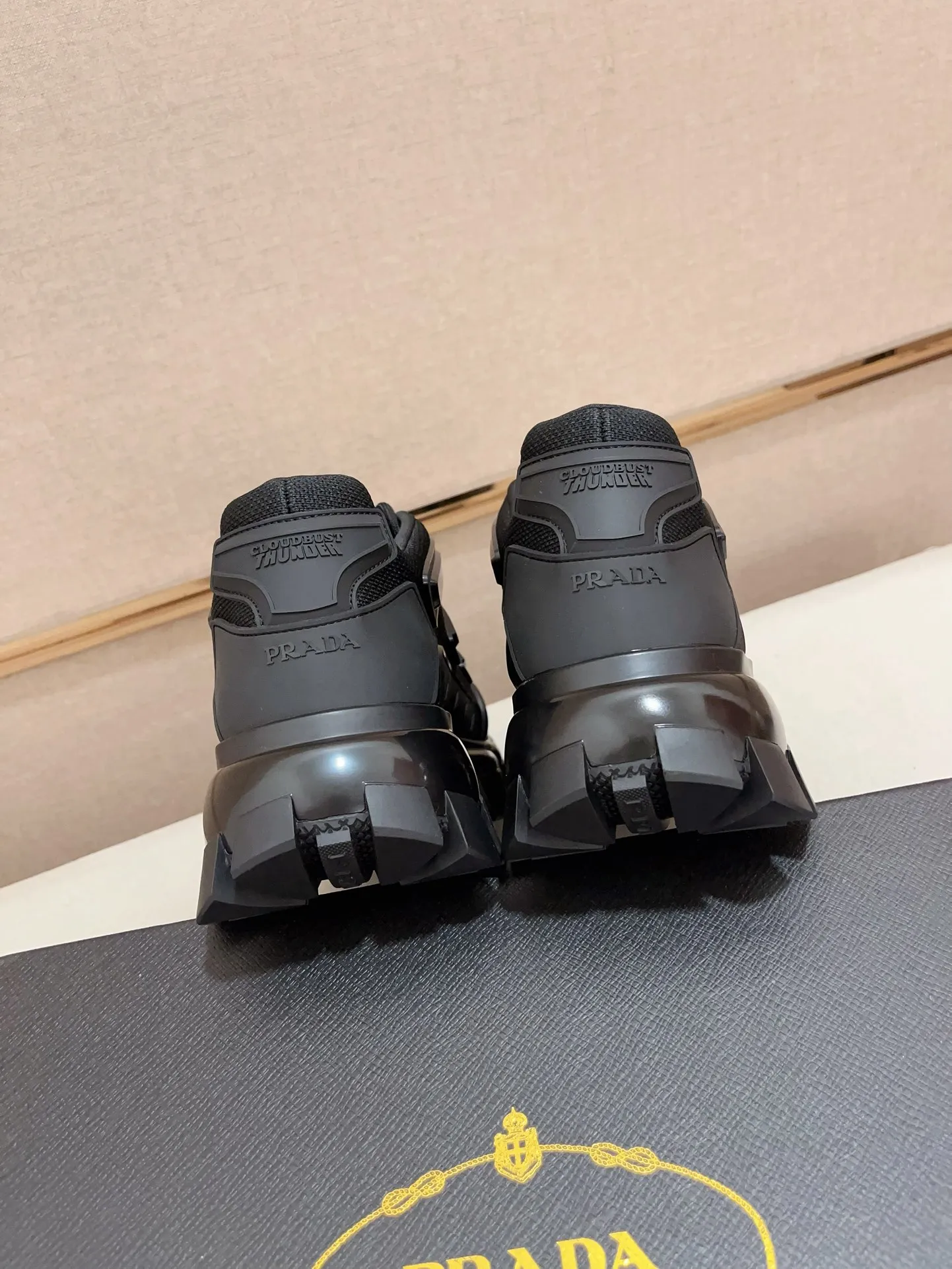 Men's Men's Shoes 💰 620💰 ✔️✔️✔️High-quality new PRADA counters are launched at the same time. The new men's shoes and 😘fabrics are selected from first-layer cowhide. Lining: imported elastic mesh➕cowhide lining. 👍🏿High-end☄️Open-molded non-slip rubber outsole, exquisite lines, simple and elegant, comfortable and high-end for leisure travel. Number of yards: 38 to 44. Can be customized for 45 non-refundable!